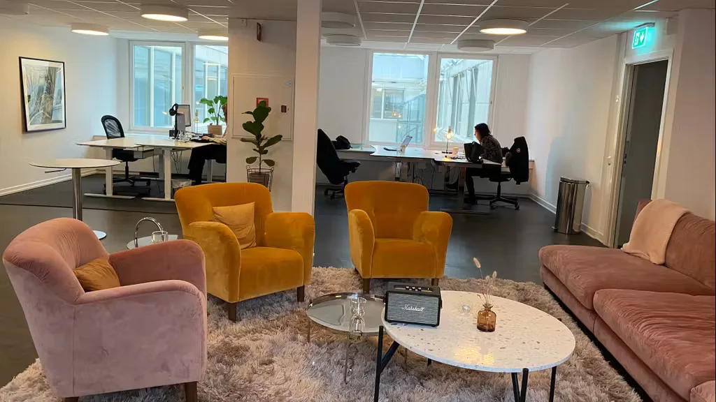 Arbetsplatser och lounge på Walborg Magasinsgatan